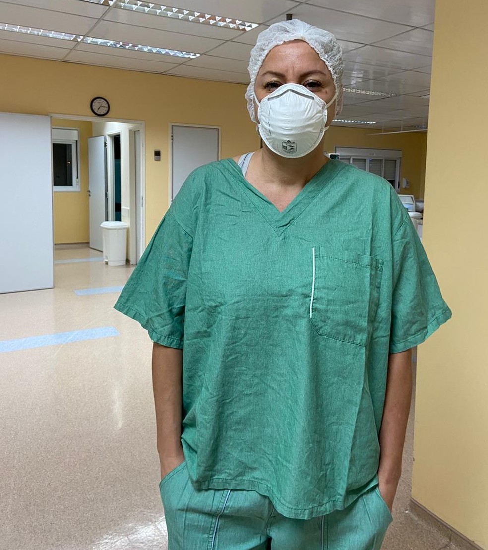 Médica relata plantões de 48 horas e frustração por perder pacientes para Covid: 'Morrem rápido e na nossa frente'